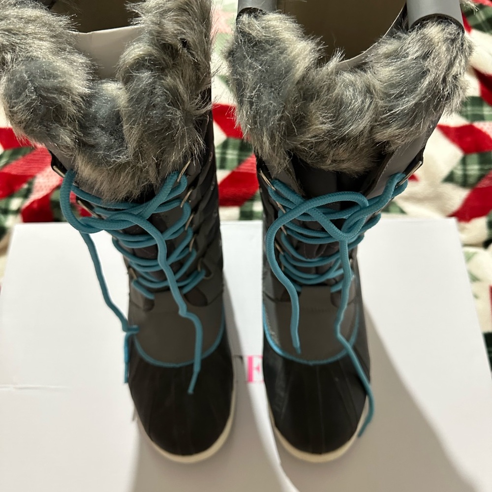 JustFab Gray Winter Boots with Blue Laces